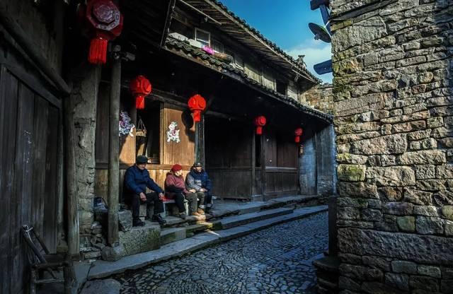 签了劳动合同被开除工资应该怎么算？游戏画面